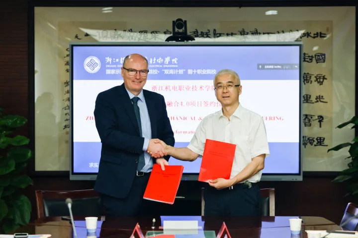 去年6月16日，联合中国教育国际交流协会，与莱茵技术（上海）有限公司签署合作协议，正式启动“中德工业4.0产教融合项目”。